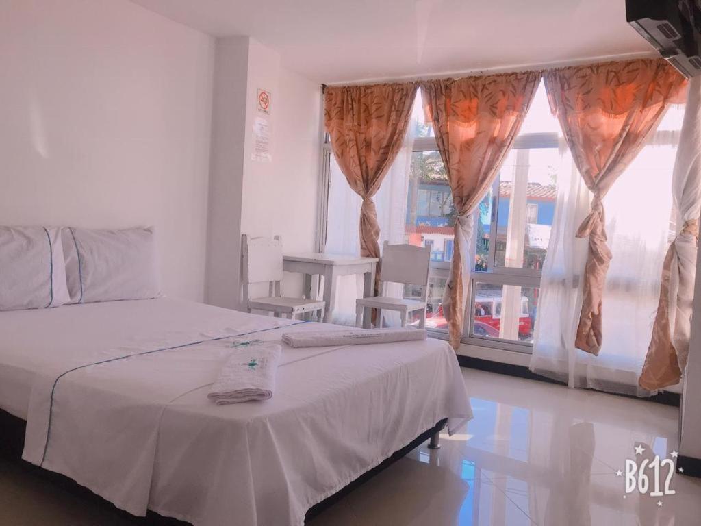 Hospedaje 3 Esquinas Guatapé 外观 照片